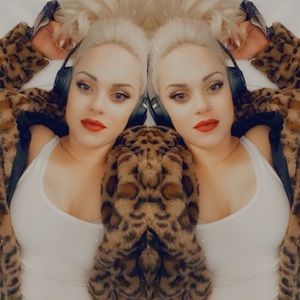 Meet your Posher, Amanda paige